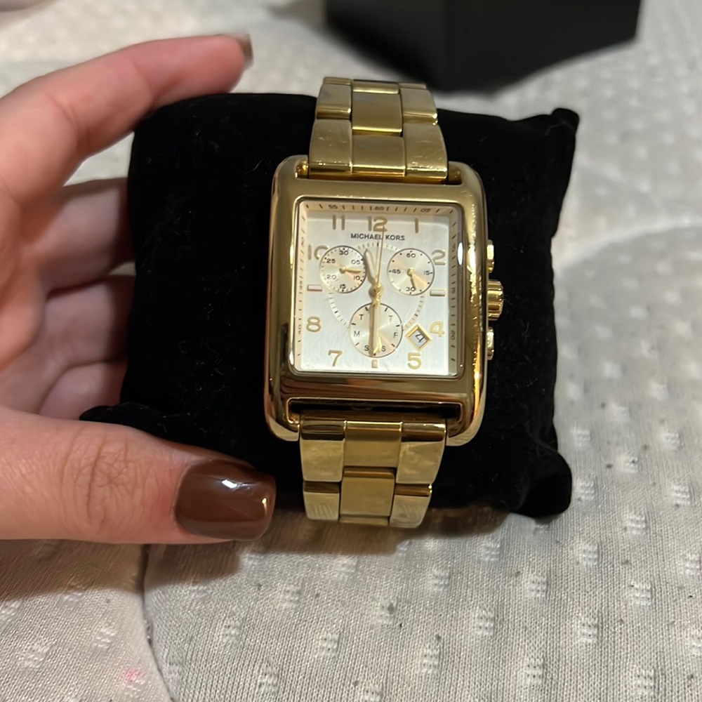 Moving sell! Micheal kors deco watch all gold!
